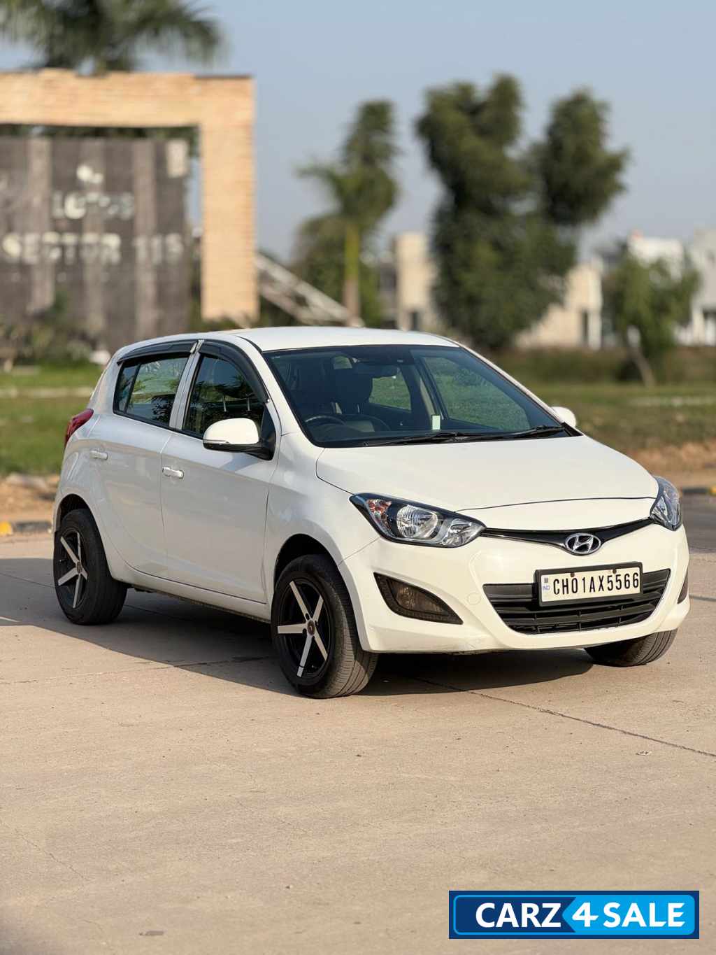 White Hyundai i20 Sports