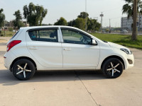 White Hyundai i20 Sports