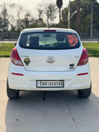 White Hyundai i20 Sports