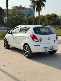 White Hyundai i20 Sports