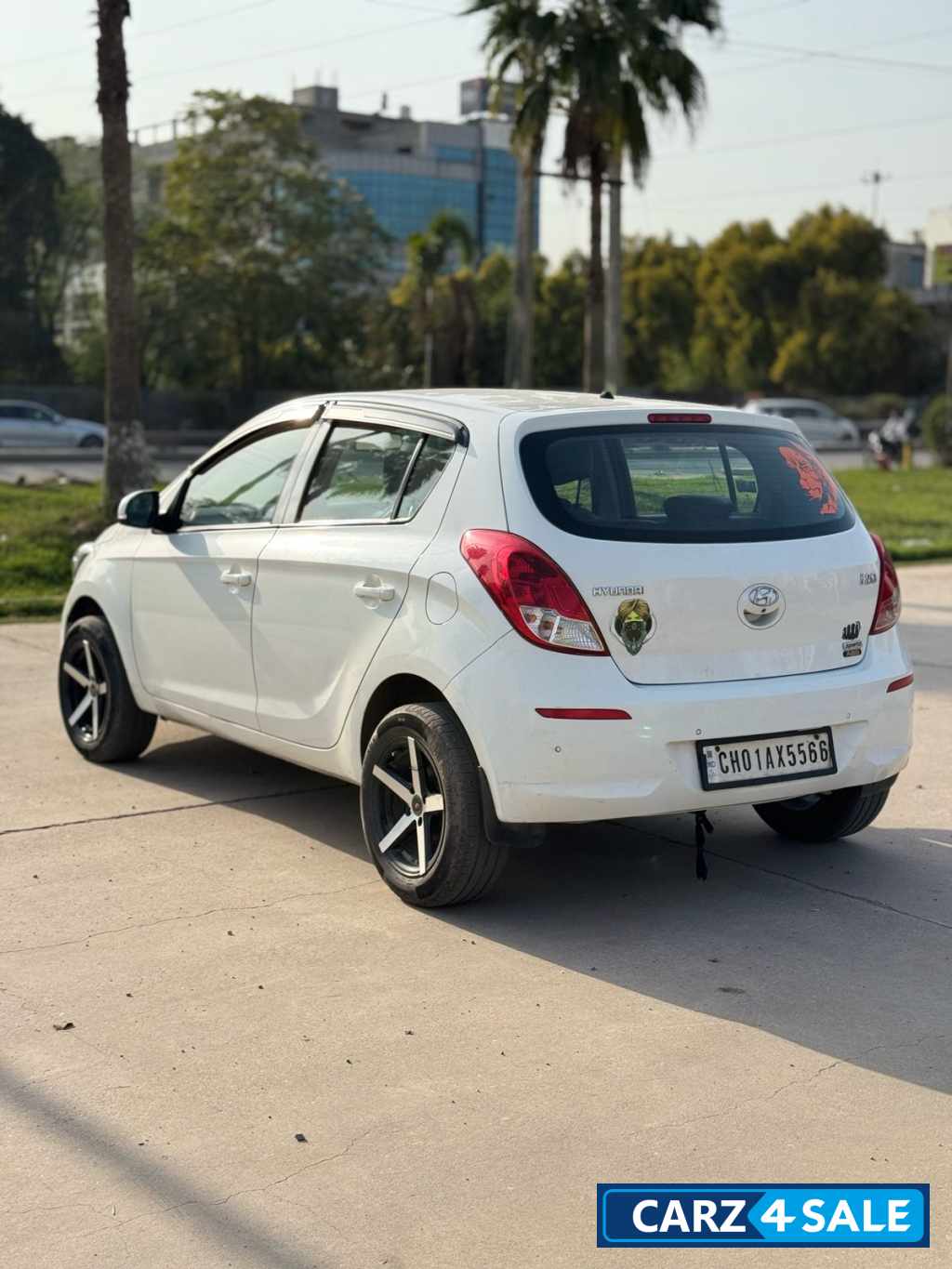 White Hyundai i20 Sports