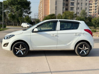 White Hyundai i20 Sports