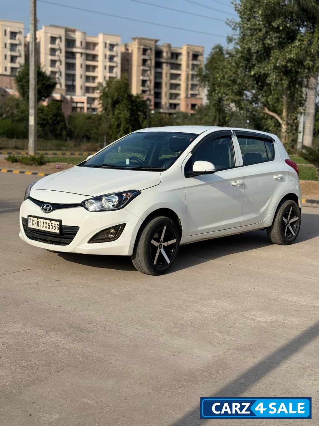 White Hyundai i20 Sports