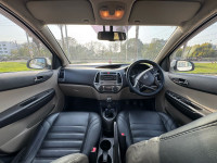 White Hyundai i20 Sports