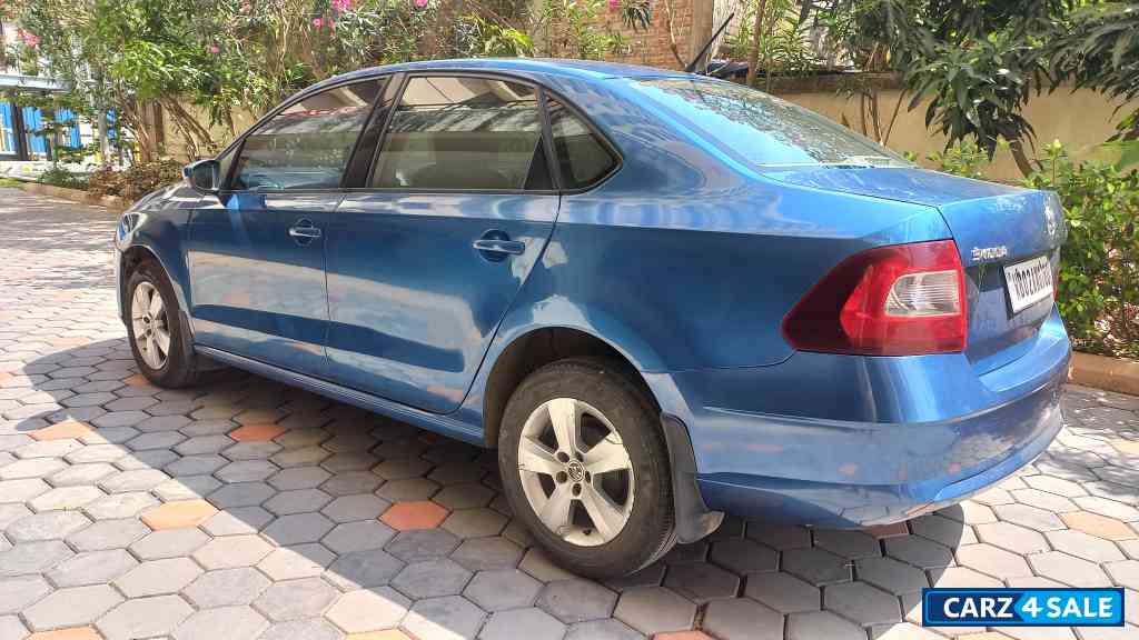 Silk Blue Skoda Rapid 1.6 Ambition TDI