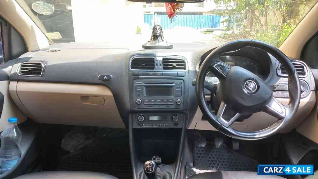 Silk Blue Skoda Rapid 1.6 Ambition TDI