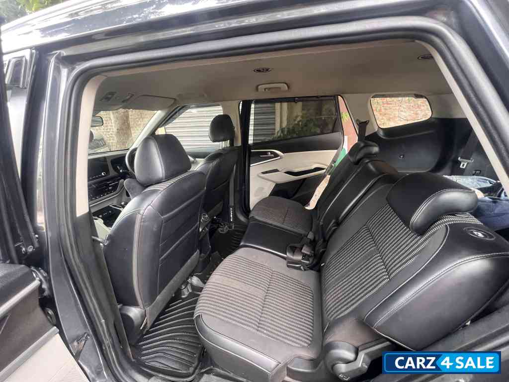 Rich Grey Kia Carens Petrol