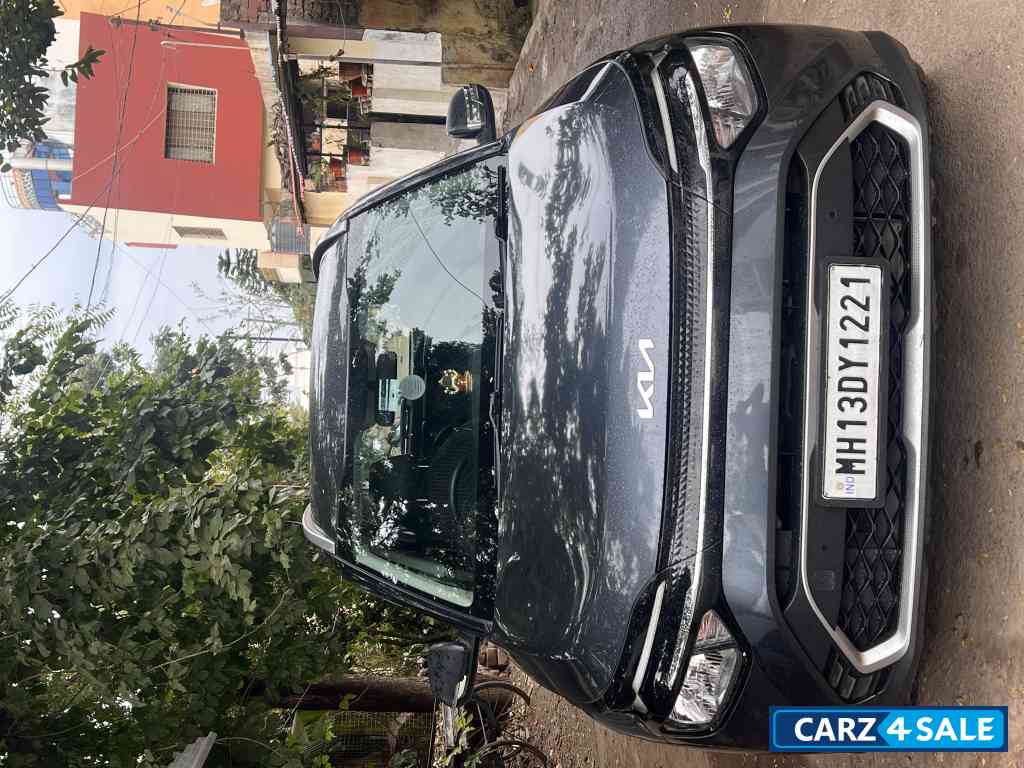 Rich Grey Kia Carens Petrol