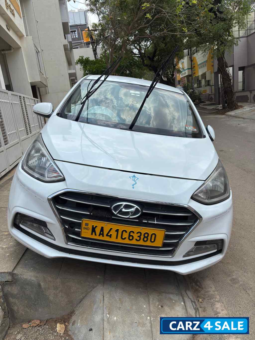 Polar White Hyundai Xcent S CRDi