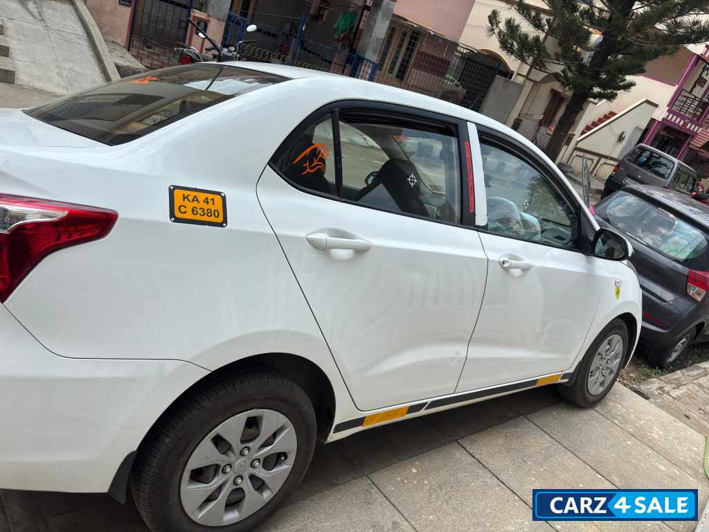 Polar White Hyundai Xcent S CRDi Polar White Hyundai Xcent S CRDi