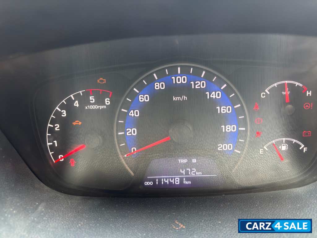 Polar White Hyundai Xcent S CRDi Polar White Hyundai Xcent S CRDi