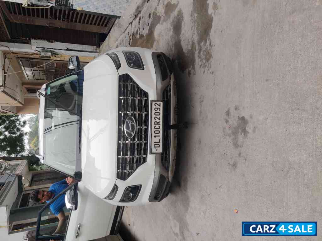 Polar White Hyundai Venue DCT SX+ TURBO