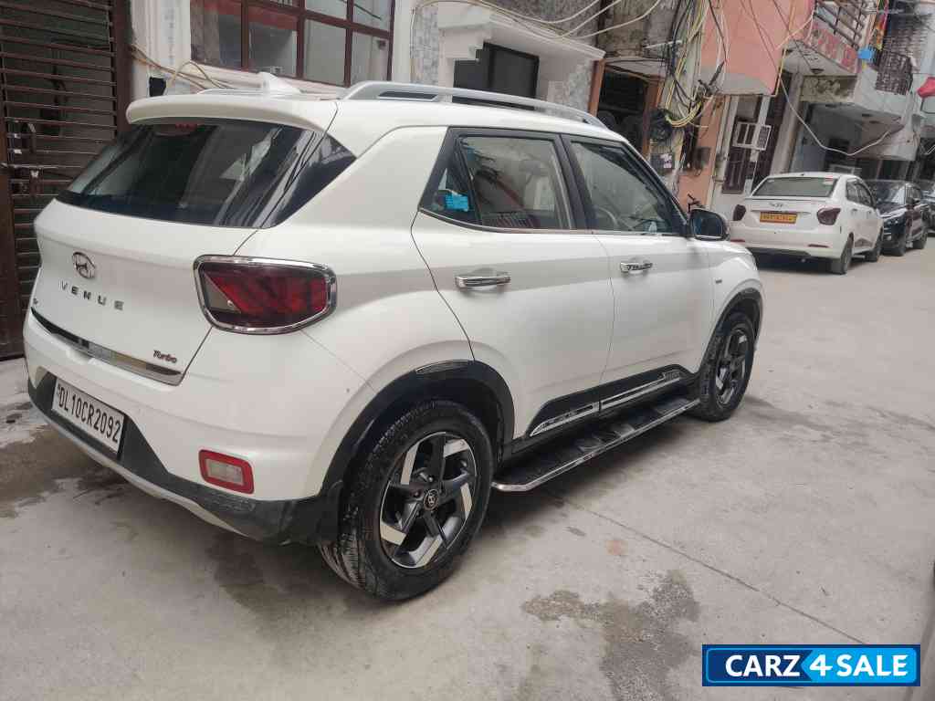 Polar White Hyundai Venue DCT SX+ TURBO