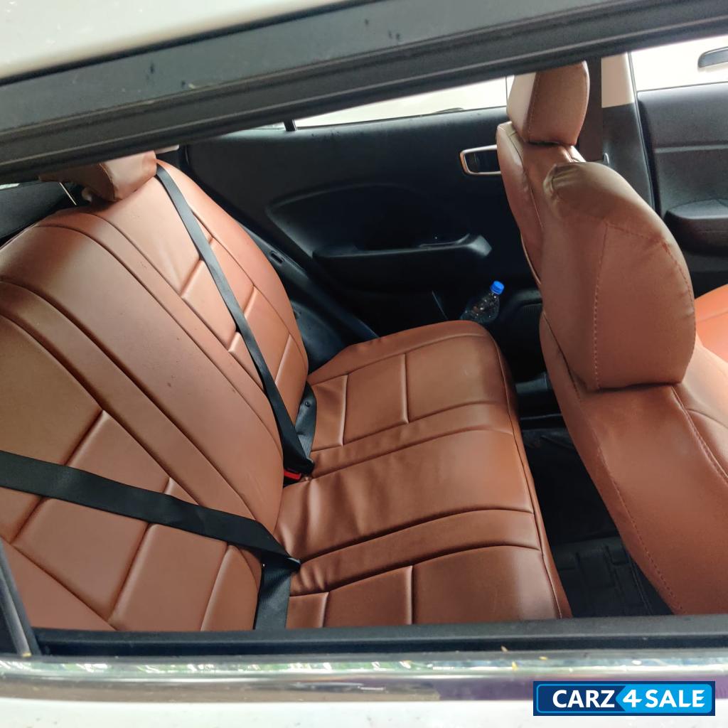 Polar White Hyundai Venue DCT SX+ TURBO