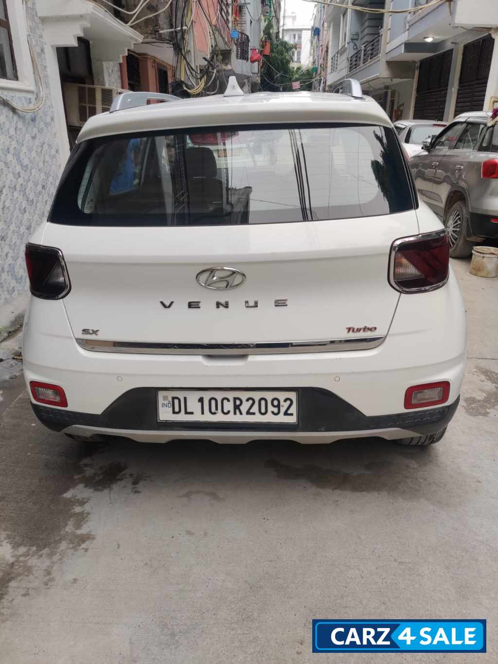 Polar White Hyundai Venue DCT SX+ TURBO