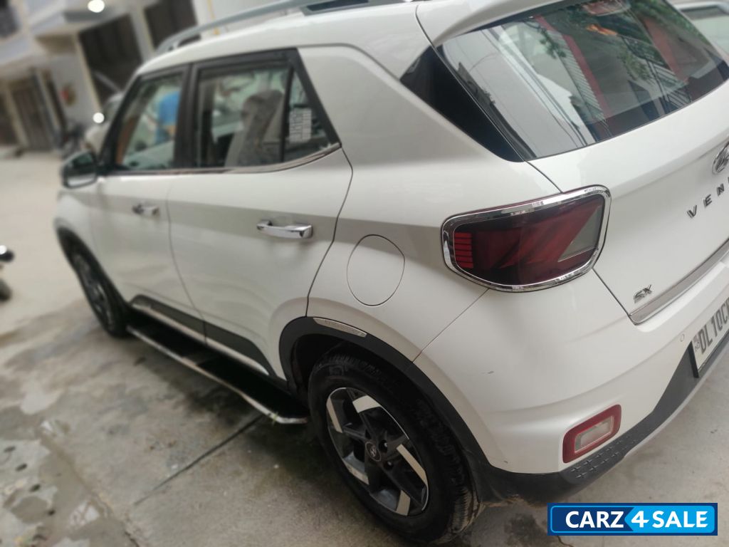 Polar White Hyundai Venue DCT SX+ TURBO