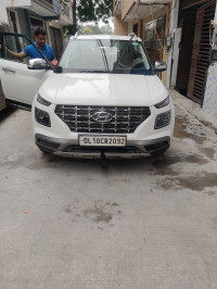 Polar White Hyundai Venue DCT SX+ TURBO