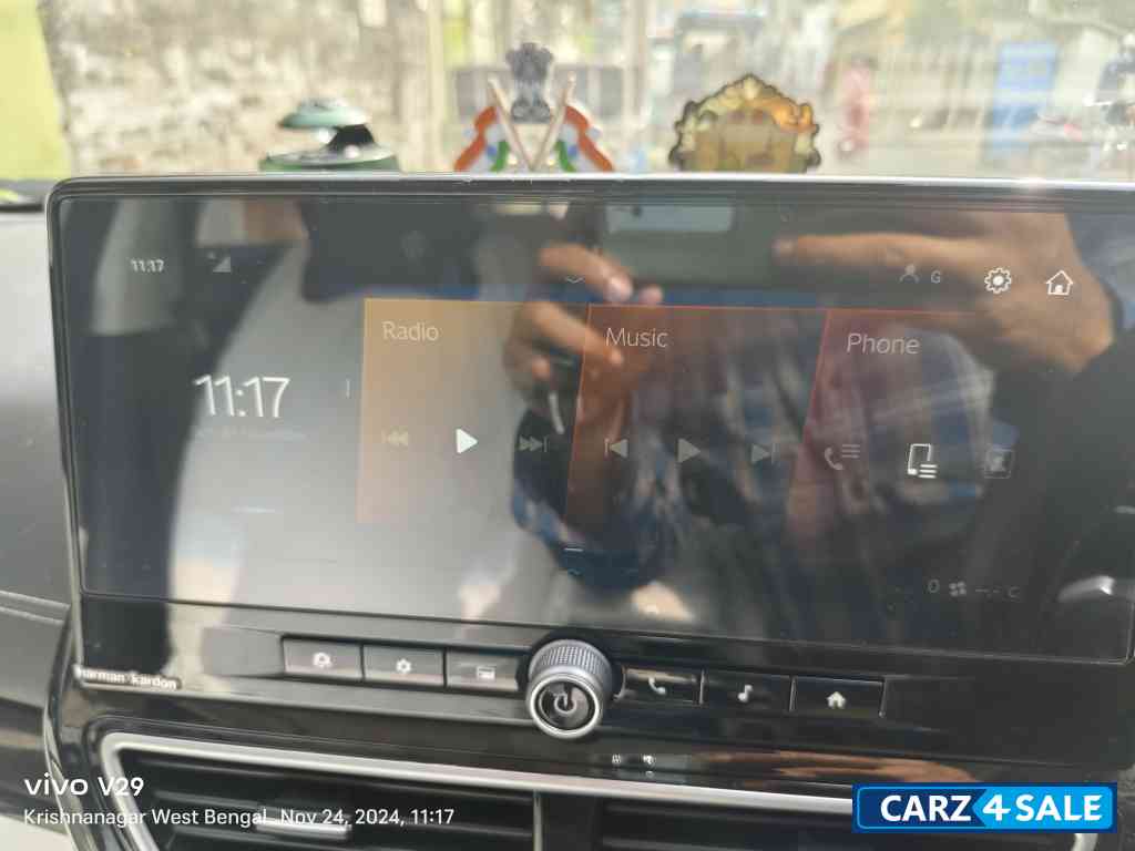 Mahindra XUV 3XO AX7L MT