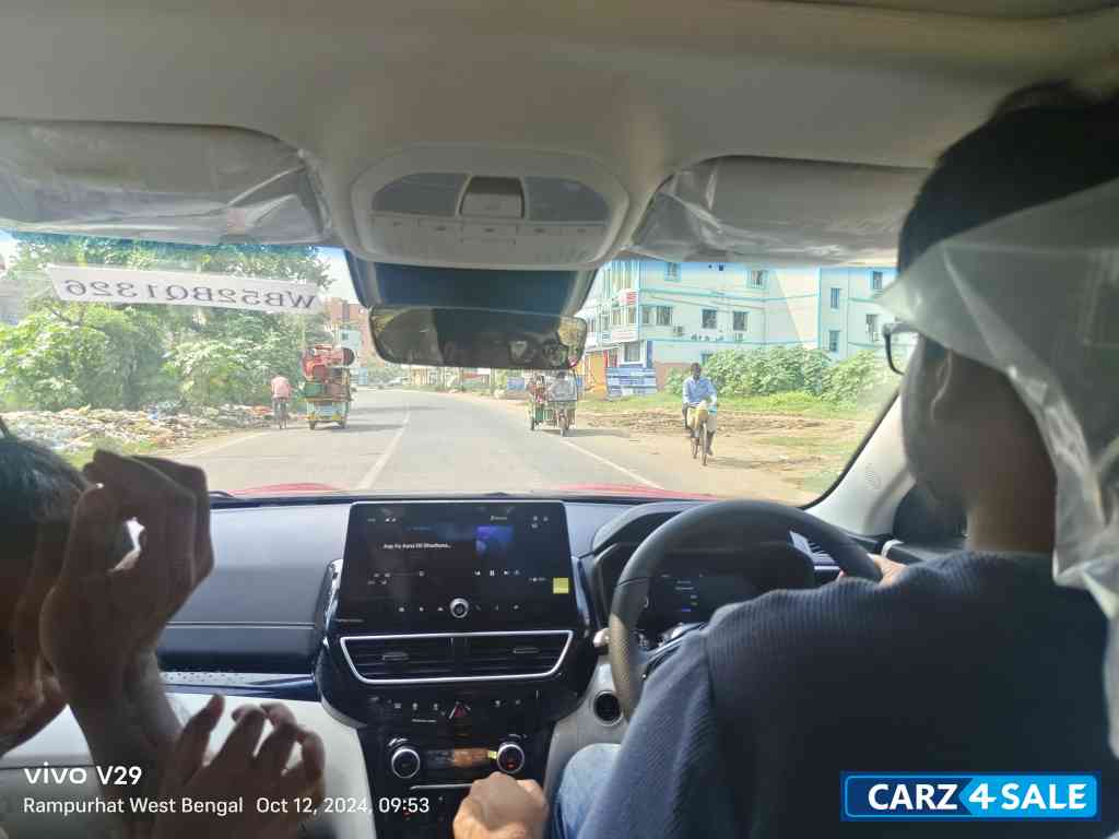 Mahindra XUV 3XO AX7L MT