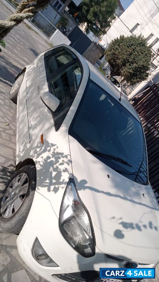 Ford Figo Titanium 1.2 petrol