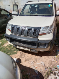Mahindra TUV300 T8amt