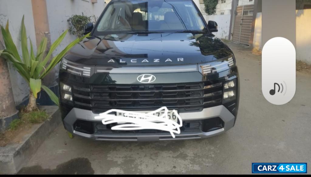 Blackish Green Hyundai Alcazar Signature dct Blackish Green Hyundai Alcazar Signature dct