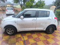 White Maruti Suzuki Swift lxi