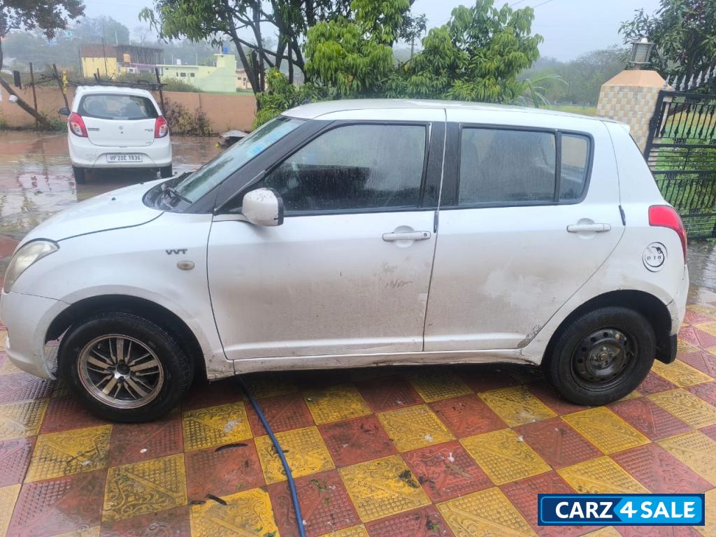 White Maruti Suzuki Swift lxi White Maruti Suzuki Swift lxi