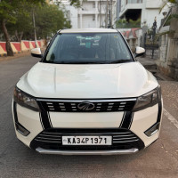 Pearl White Mahindra XUV300 W6