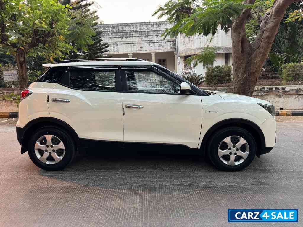 Pearl White Mahindra XUV300 W6