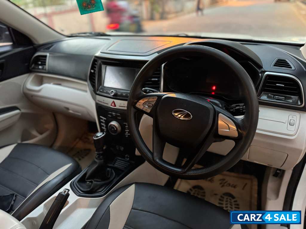 Pearl White Mahindra XUV300 W6