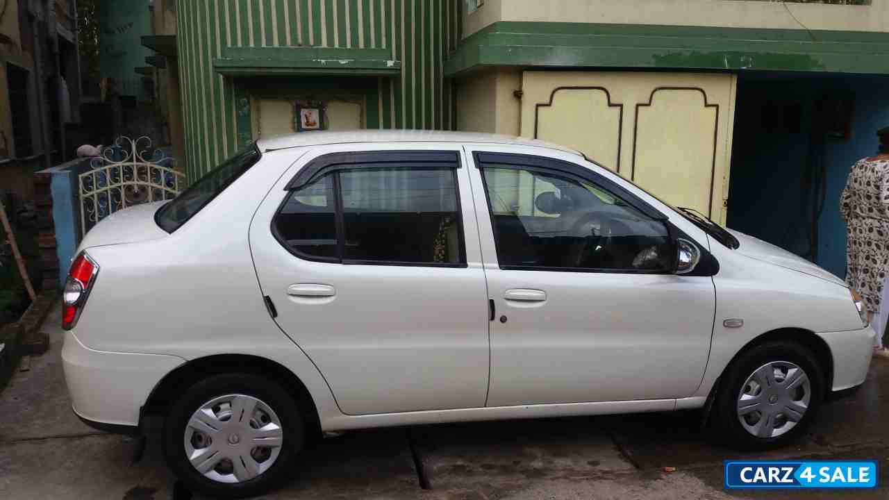 Used 2010 model Tata indigo ecs for sale in Kolkata. ID 5567. White