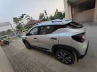 Silver Renault Kiger RXT o