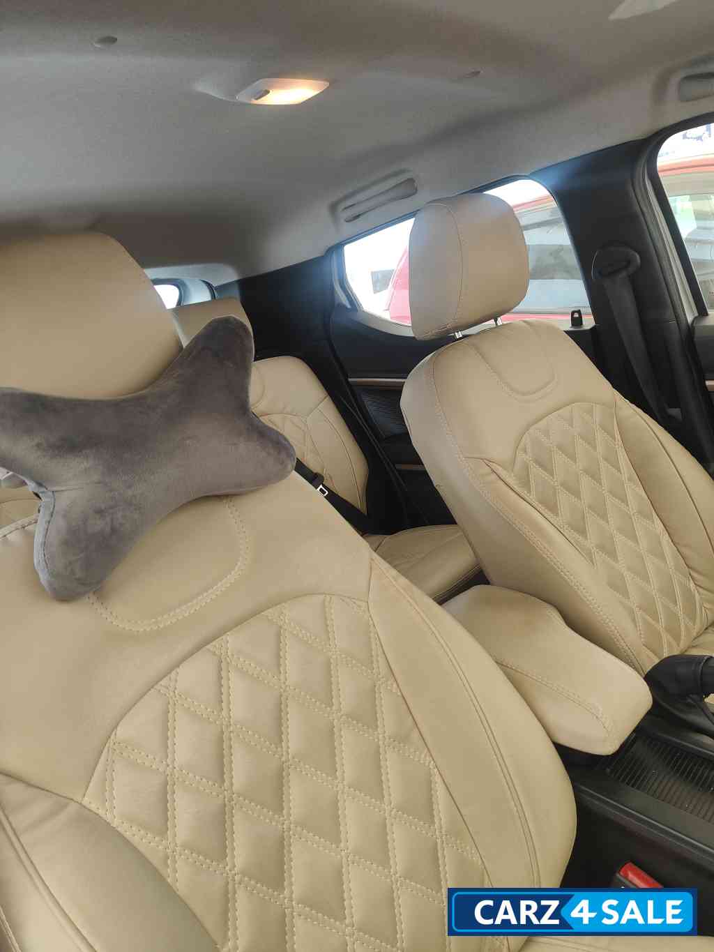 Silver Renault Kiger RXT o