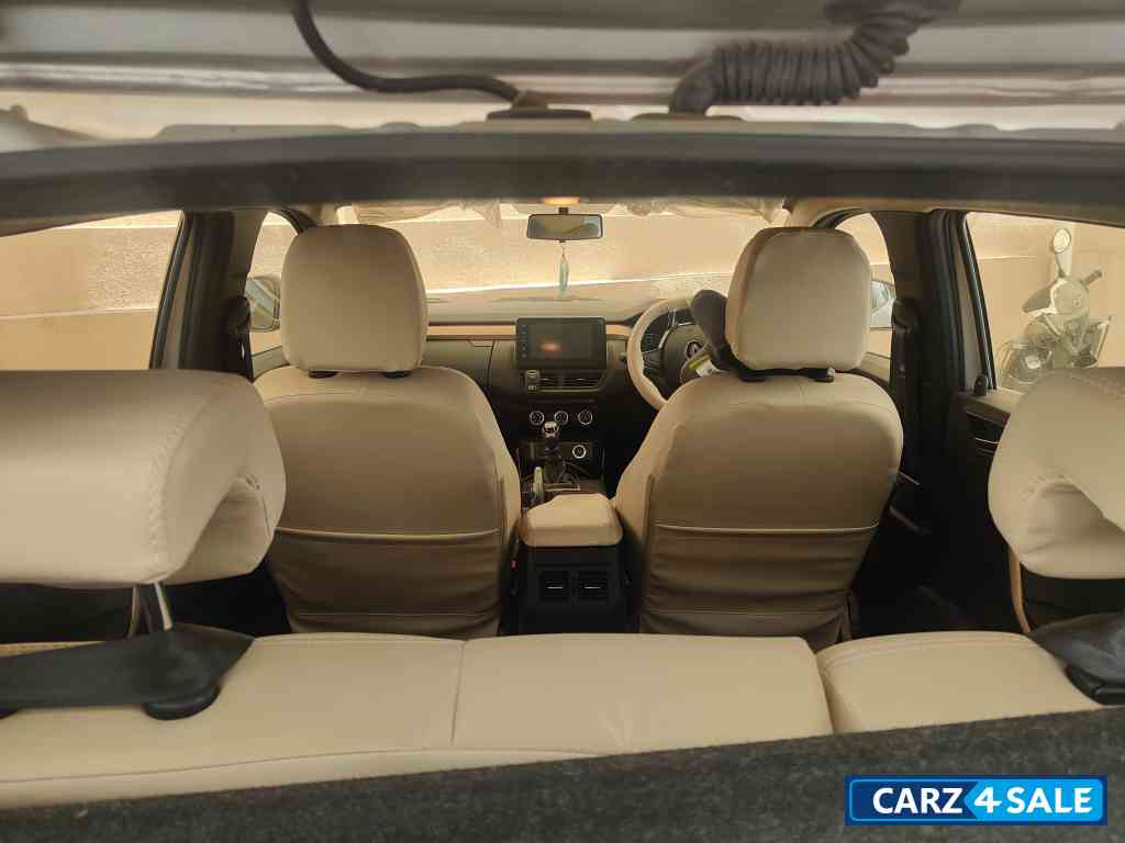 Silver Renault Kiger RXT o