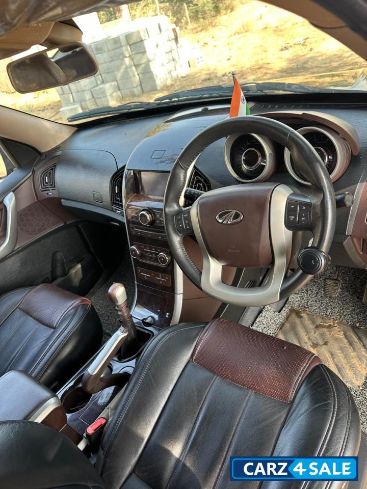 Purple Mahindra XUV 500 w8