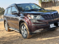 Purple Mahindra XUV 500 w8