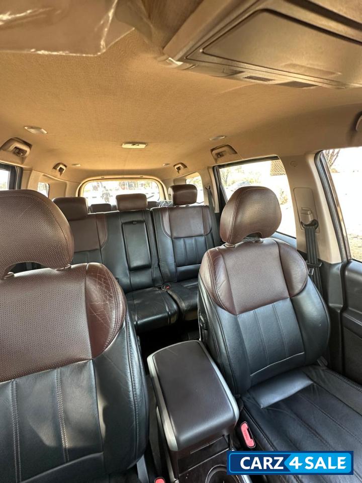 Purple Mahindra XUV 500 w8