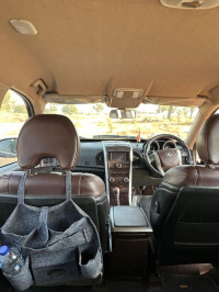 Purple Mahindra XUV 500 w8