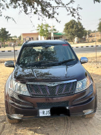 Purple Mahindra XUV 500 w8