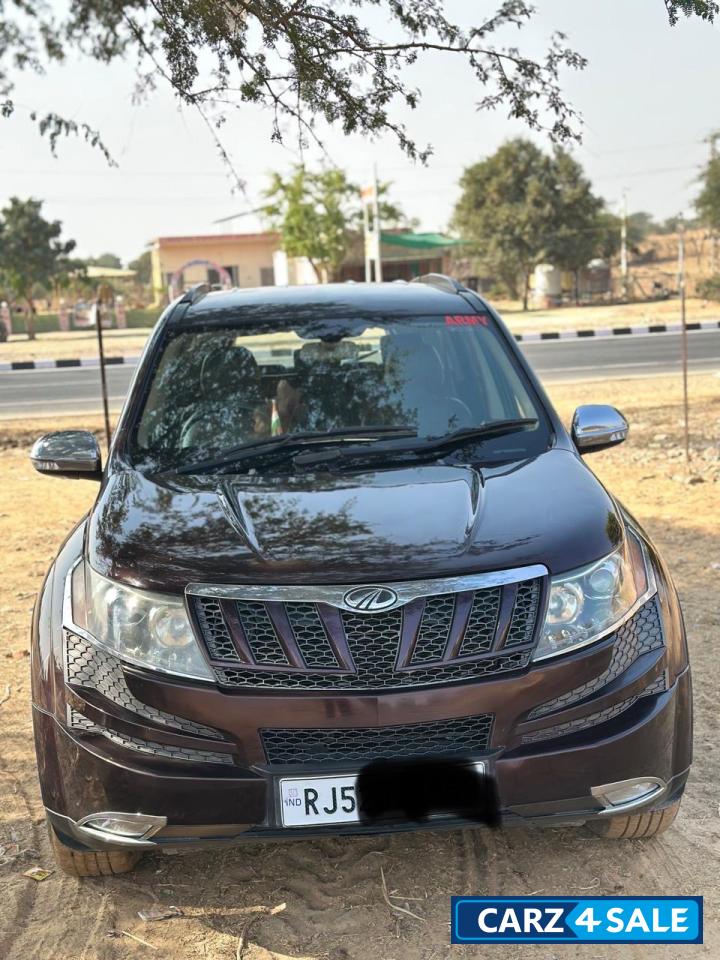 Purple Mahindra XUV 500 w8