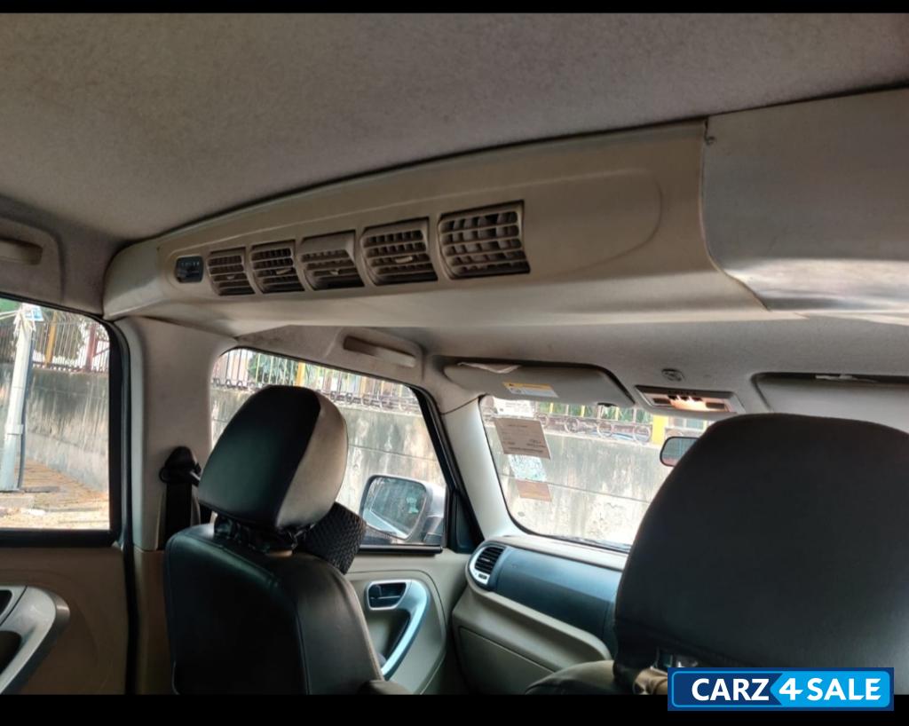 Mahindra TUV300 AUTO MATIC Mahindra TUV300 AUTO MATIC