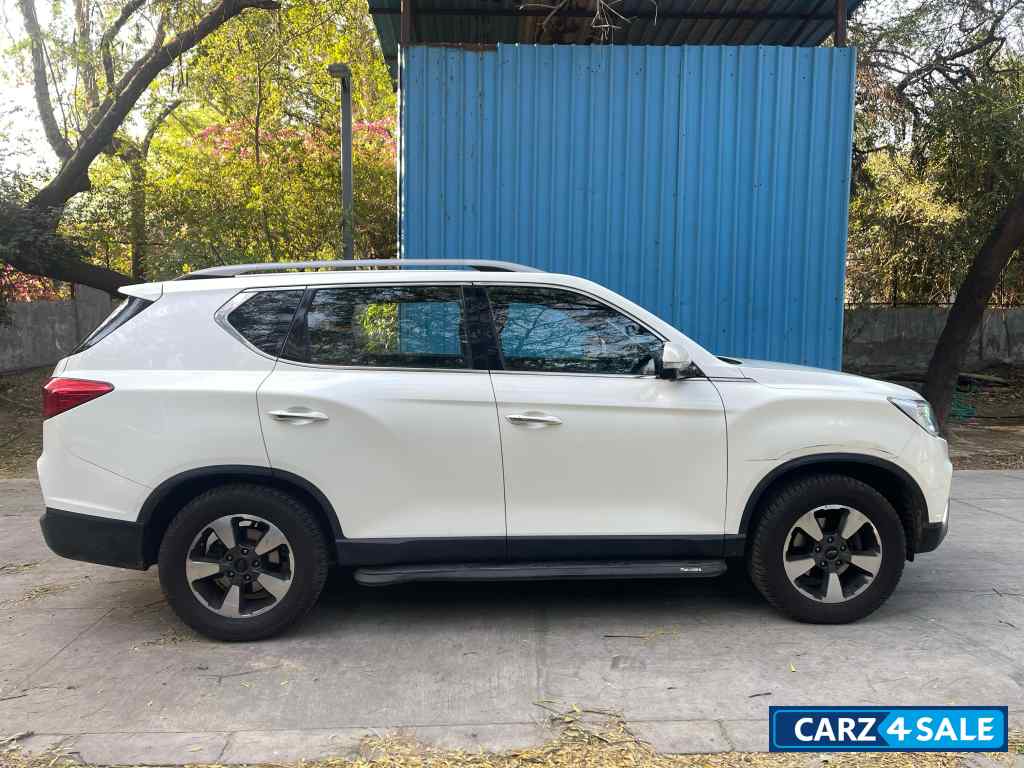 Mahindra Alturas G4 4wd