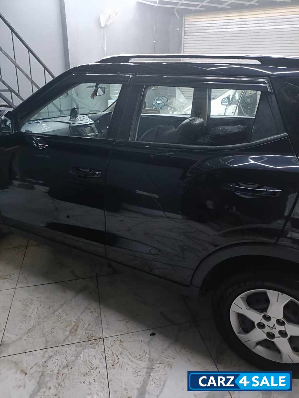 Black Mahindra XUV300 W6 sunroof bs6