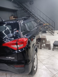 Black Mahindra XUV300 W6 sunroof bs6