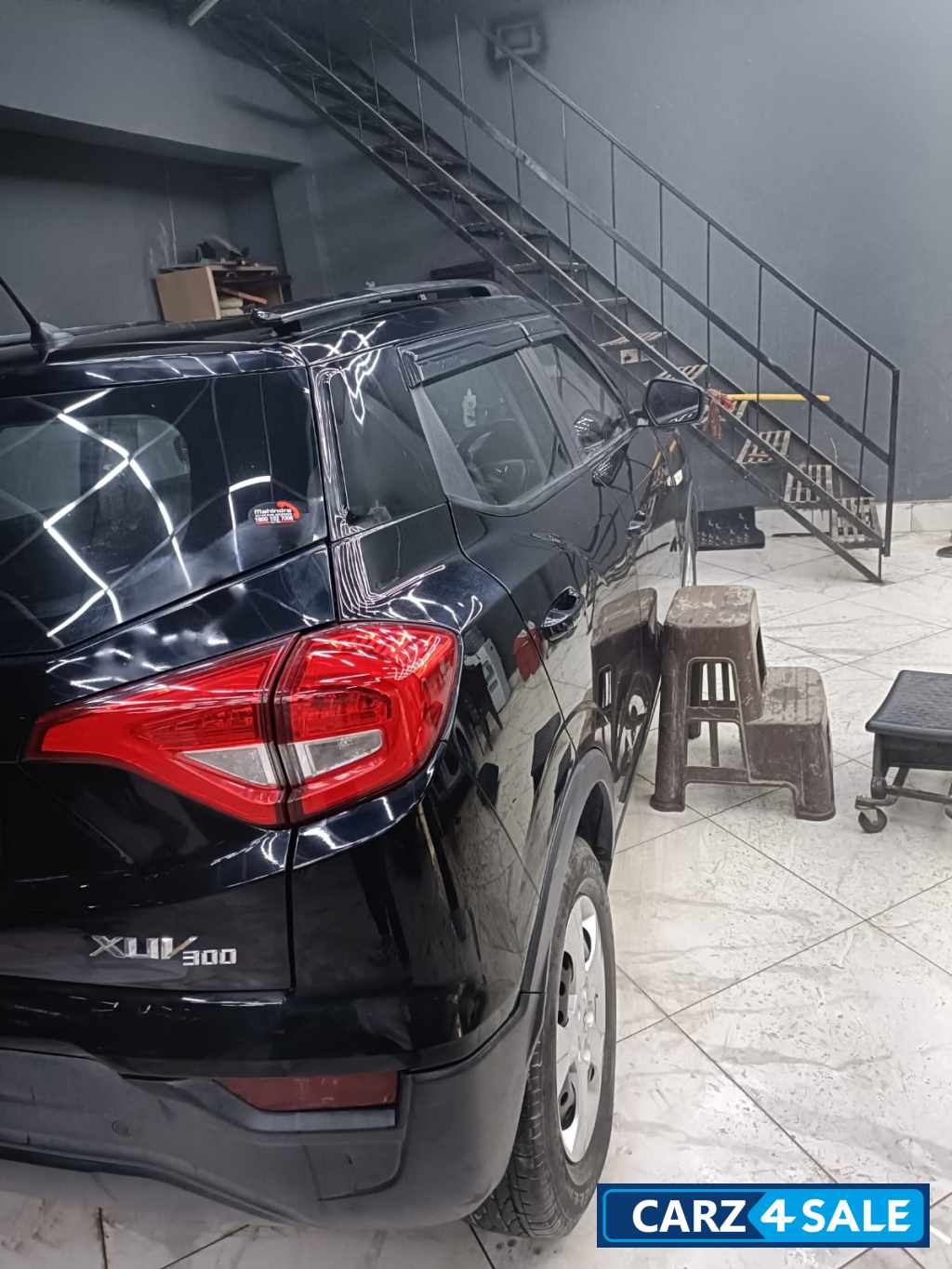 Black Mahindra XUV300 W6 sunroof bs6