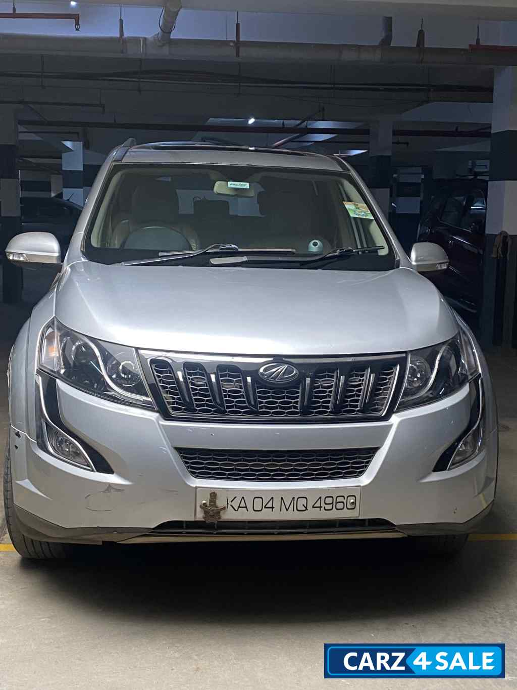 Grey Mahindra XUV 500 w10
