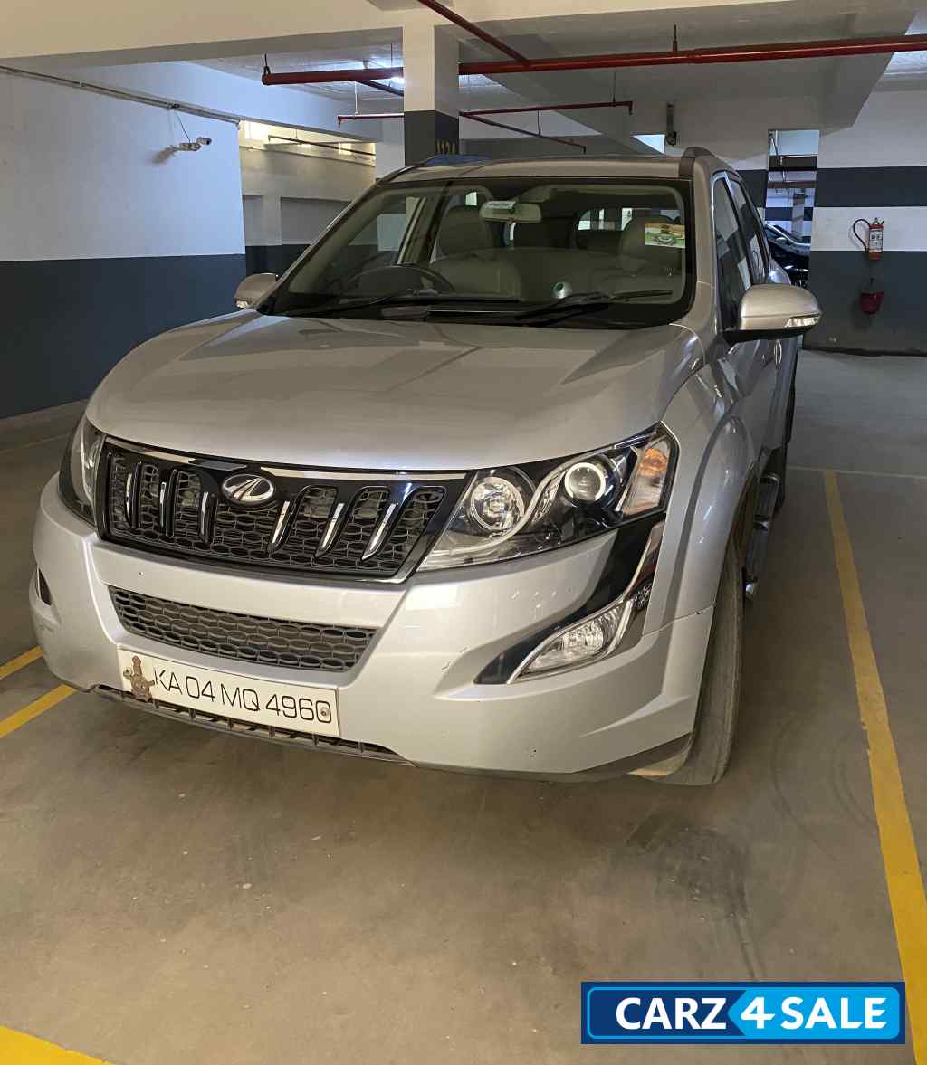 Grey Mahindra XUV 500 w10 Grey Mahindra XUV 500 w10