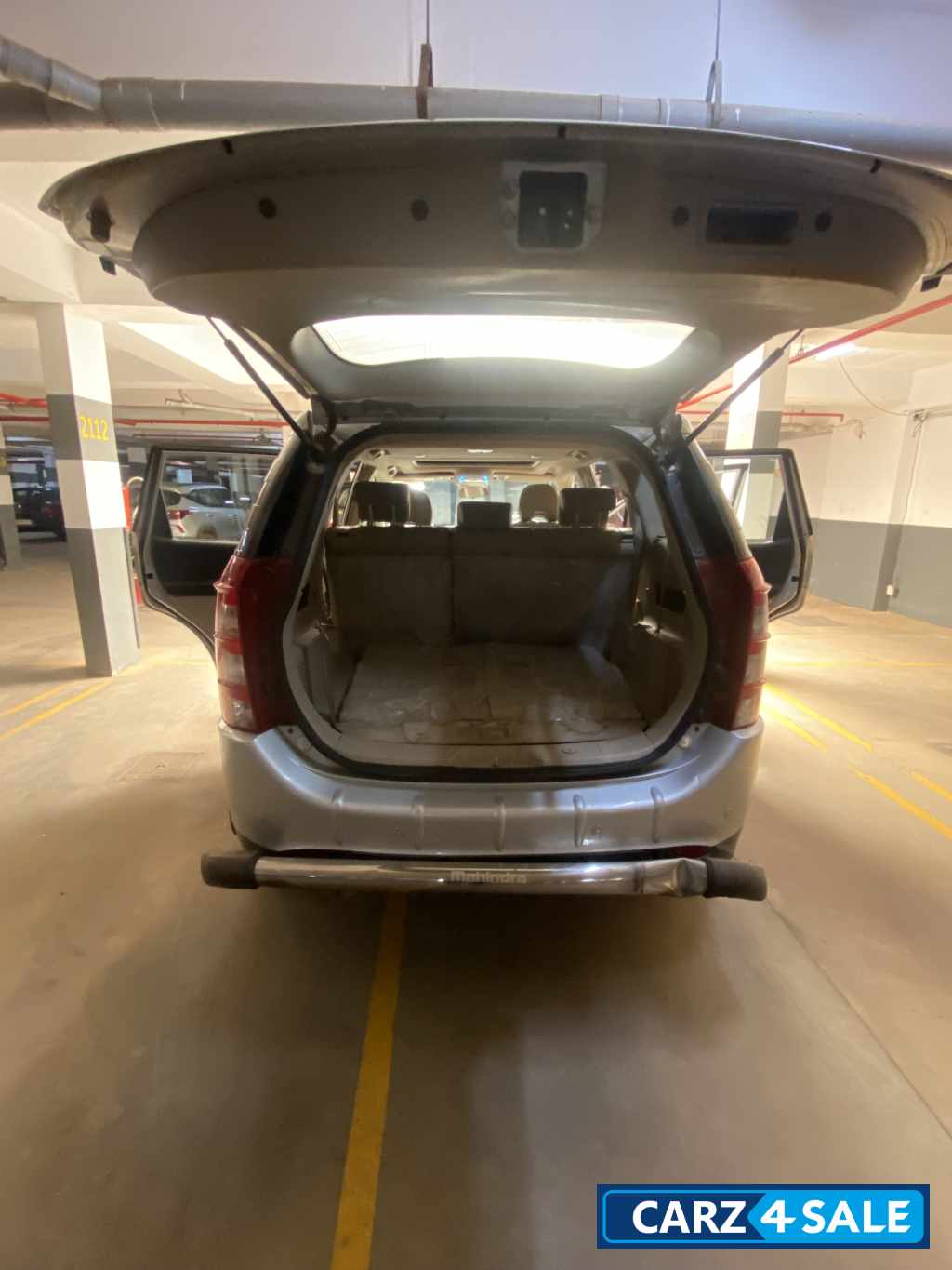 Grey Mahindra XUV 500 w10 Grey Mahindra XUV 500 w10