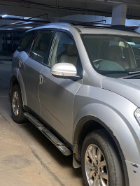 Grey Mahindra XUV 500 w10